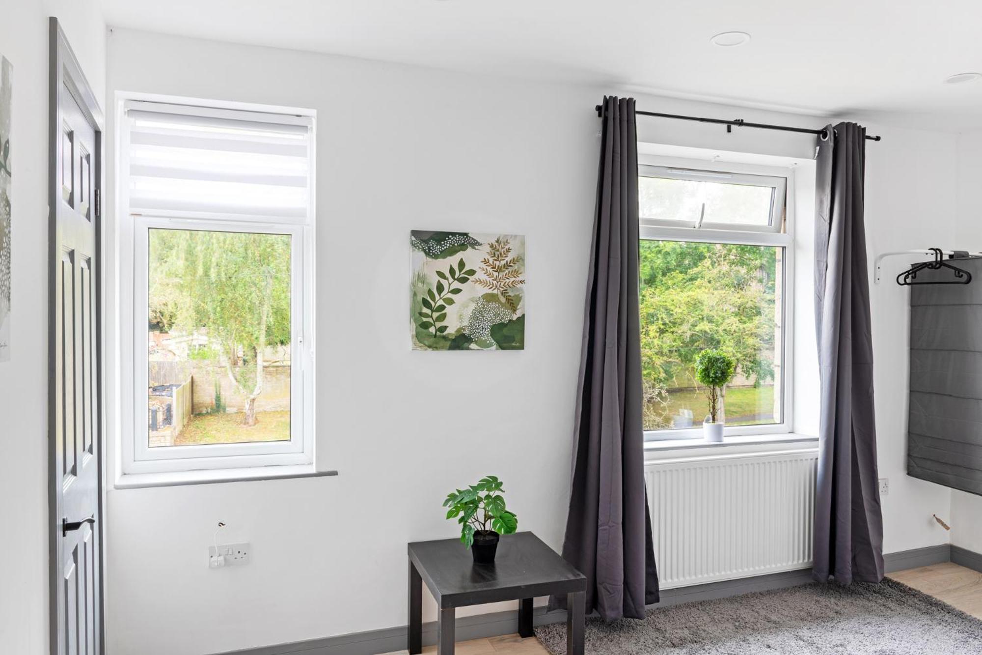Stanion Luxurious 3 Bedroom Modern House Northamptonshire, Double, Twins, Single, Free Parking, Free Wi-Fi, Pets, Up To 8 Sleeps, 4 Smart Tvs Corby Eksteriør bilde