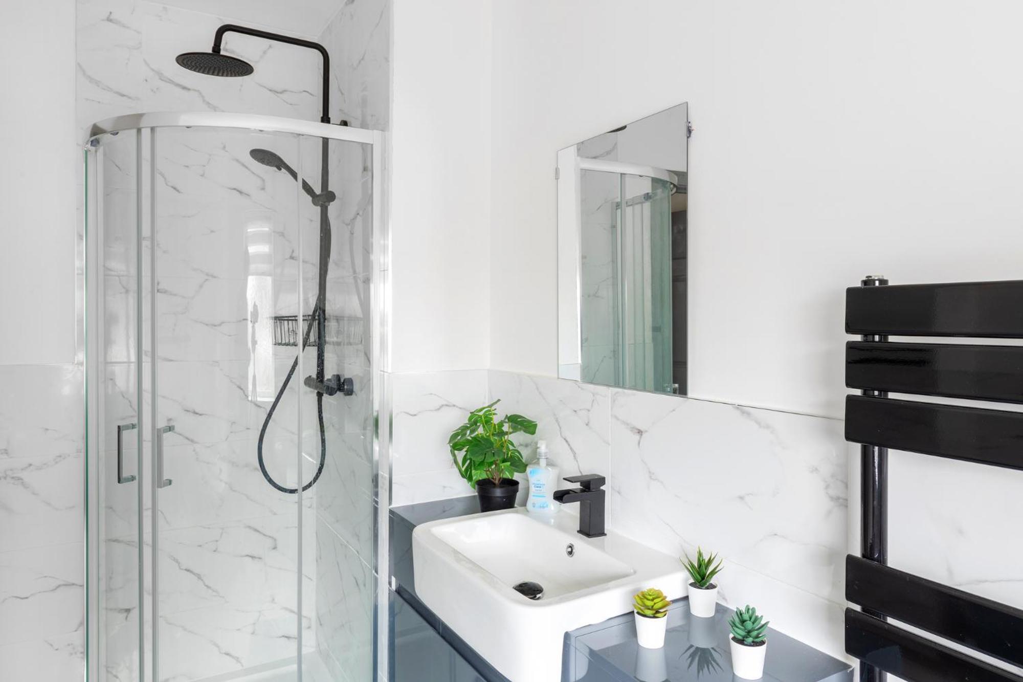 Stanion Luxurious 3 Bedroom Modern House Northamptonshire, Double, Twins, Single, Free Parking, Free Wi-Fi, Pets, Up To 8 Sleeps, 4 Smart Tvs Corby Eksteriør bilde