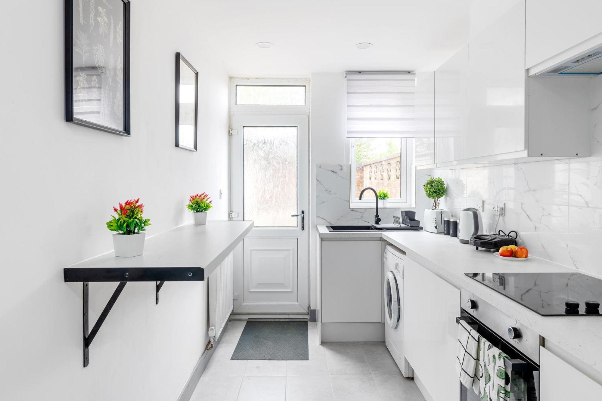 Stanion Luxurious 3 Bedroom Modern House Northamptonshire, Double, Twins, Single, Free Parking, Free Wi-Fi, Pets, Up To 8 Sleeps, 4 Smart Tvs Corby Eksteriør bilde