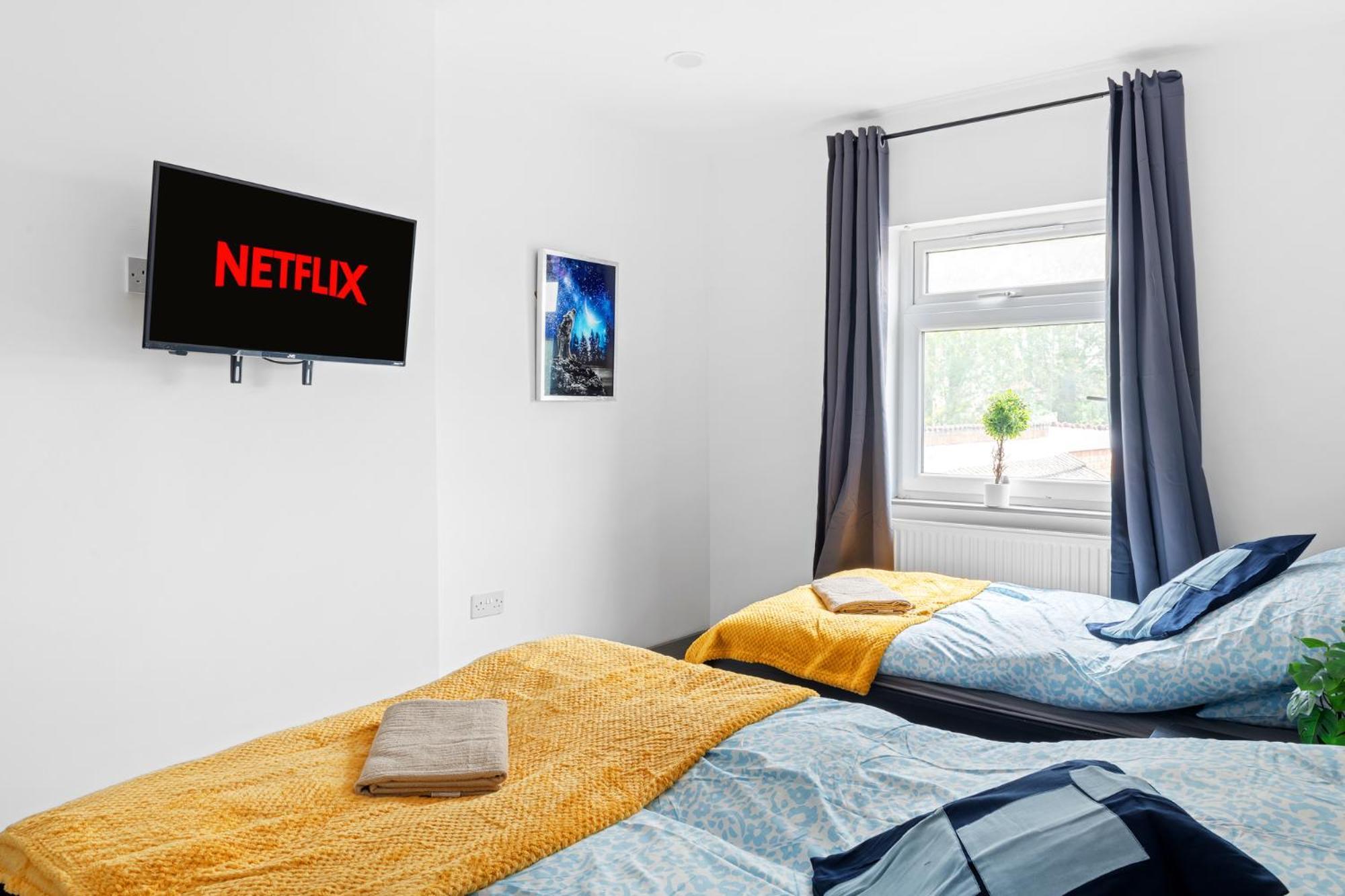 Stanion Luxurious 3 Bedroom Modern House Northamptonshire, Double, Twins, Single, Free Parking, Free Wi-Fi, Pets, Up To 8 Sleeps, 4 Smart Tvs Corby Eksteriør bilde