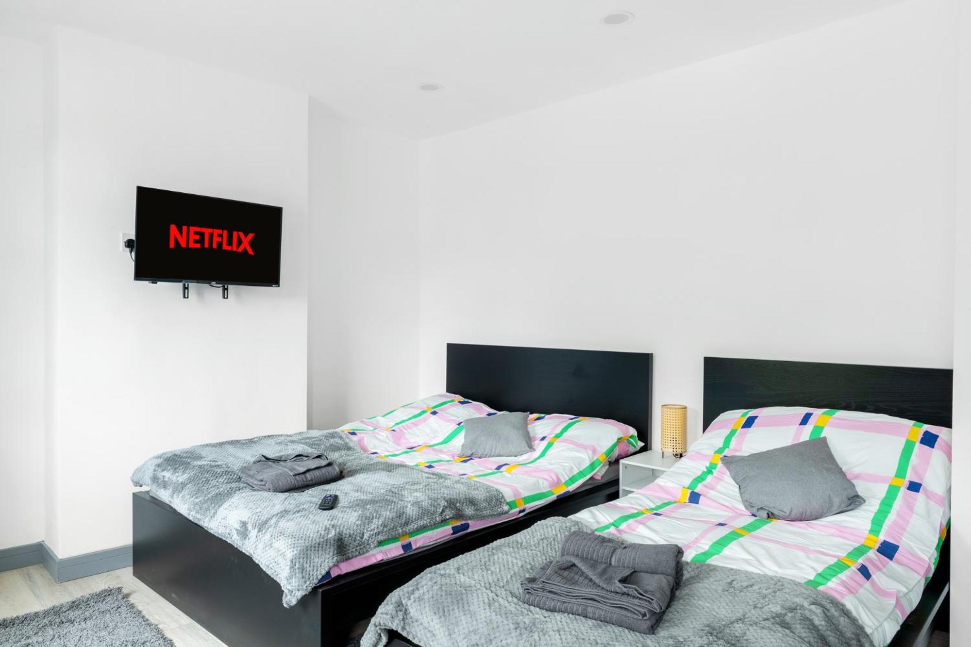 Stanion Luxurious 3 Bedroom Modern House Northamptonshire, Double, Twins, Single, Free Parking, Free Wi-Fi, Pets, Up To 8 Sleeps, 4 Smart Tvs Corby Eksteriør bilde