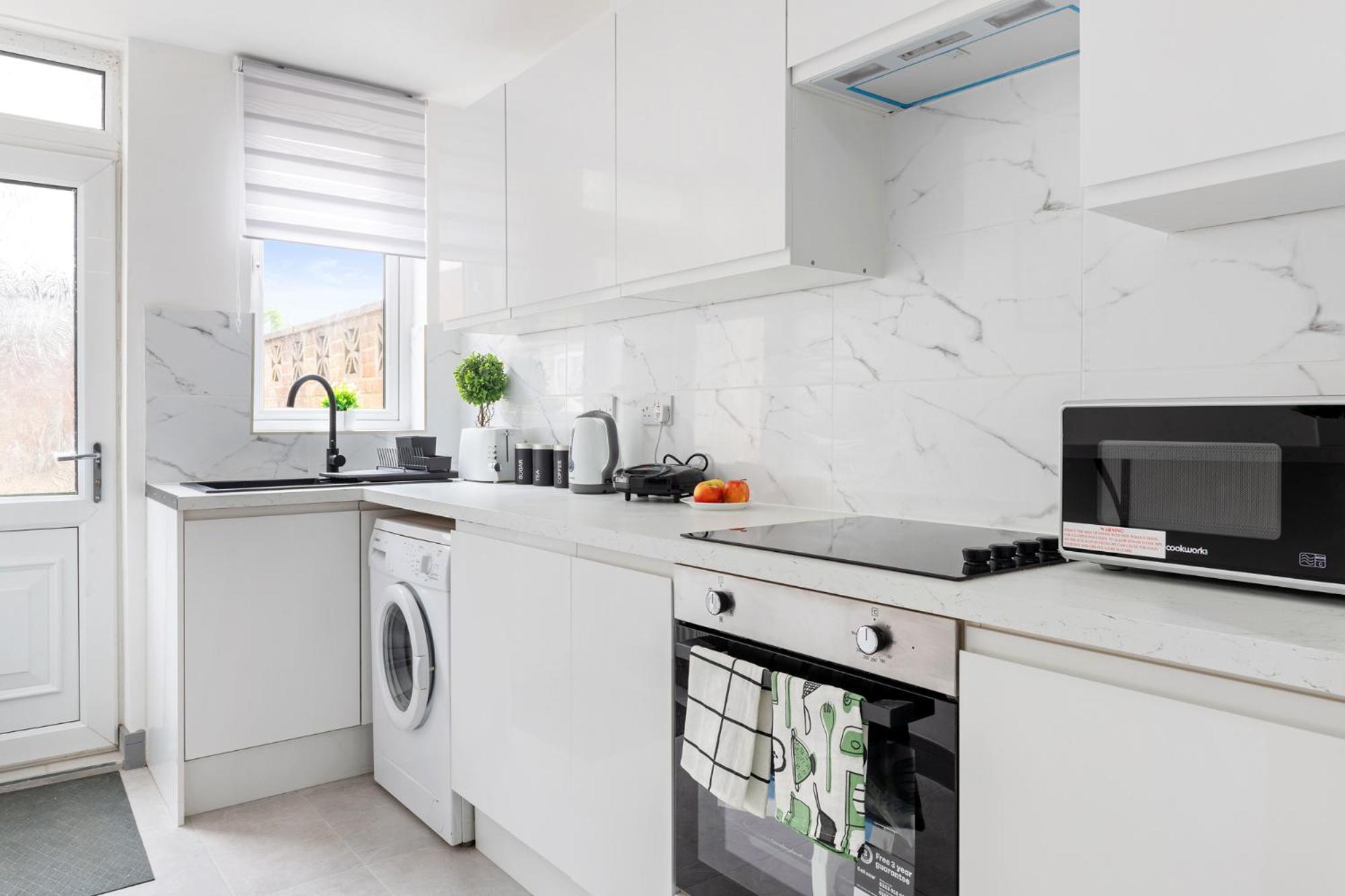 Stanion Luxurious 3 Bedroom Modern House Northamptonshire, Double, Twins, Single, Free Parking, Free Wi-Fi, Pets, Up To 8 Sleeps, 4 Smart Tvs Corby Eksteriør bilde