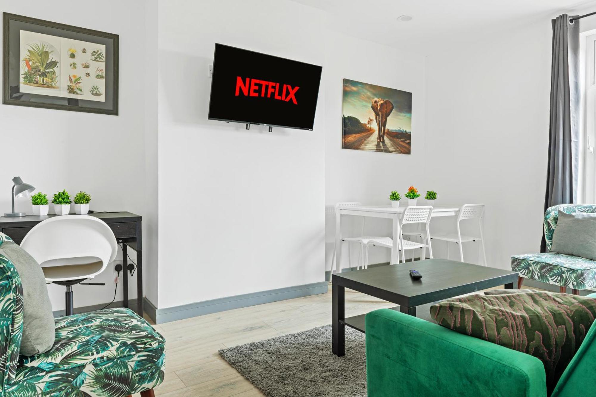 Stanion Luxurious 3 Bedroom Modern House Northamptonshire, Double, Twins, Single, Free Parking, Free Wi-Fi, Pets, Up To 8 Sleeps, 4 Smart Tvs Corby Eksteriør bilde